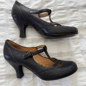 Sofft Black Leather T-Strap Heels